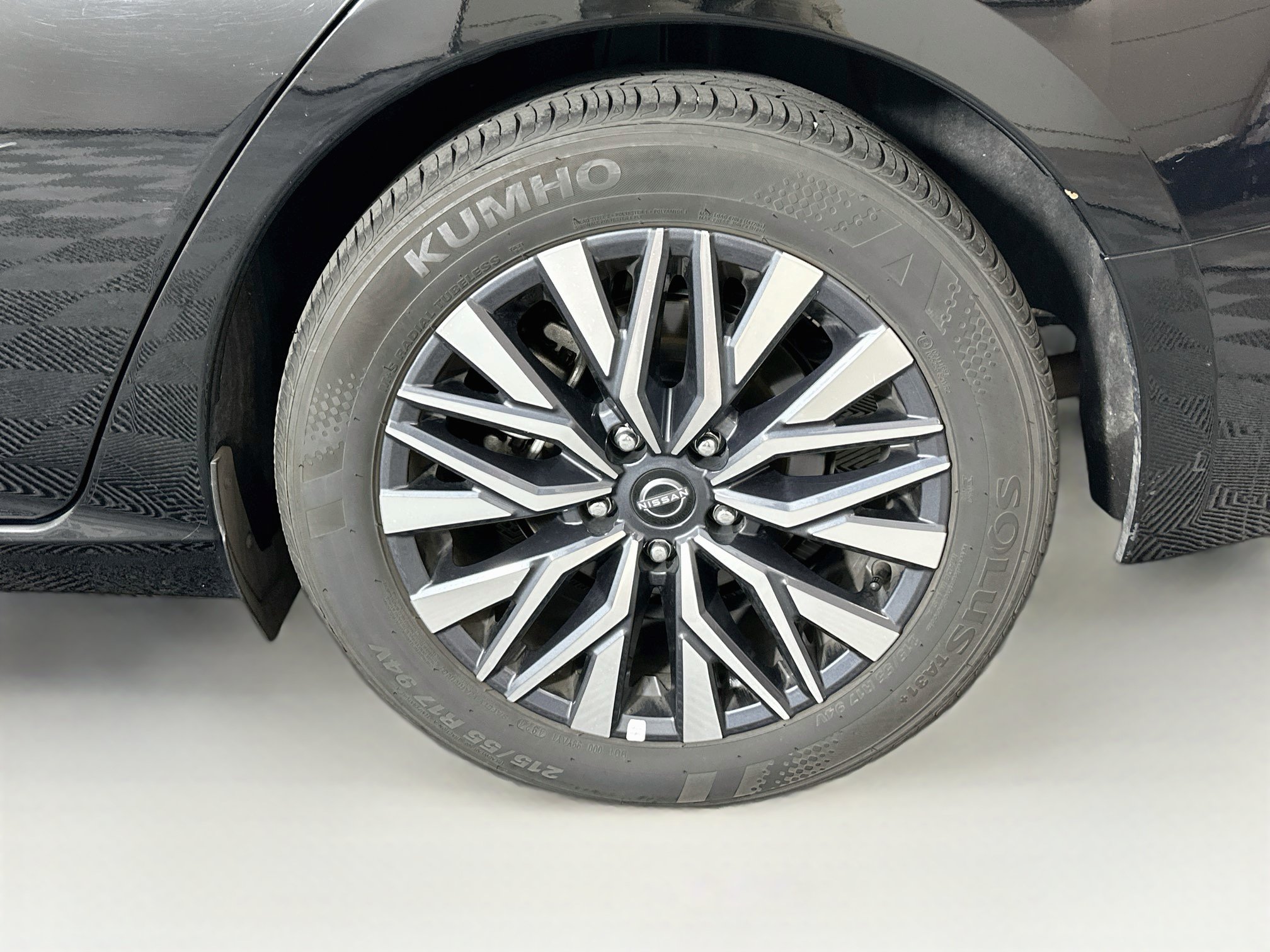 Used 2025 Nissan Altima 2.5 SV FWD image 11