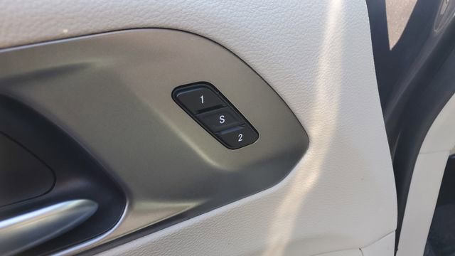 Certified 2023 Chrysler Pacifica Touring-L AWD/4WD image 6