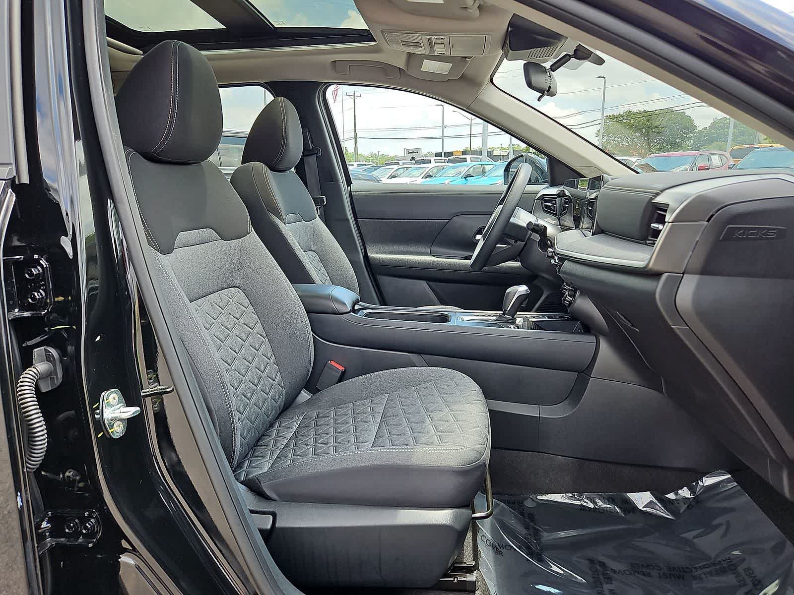 Used 2026 Nissan Kicks SV w/ SV Premium Package FWD image 32