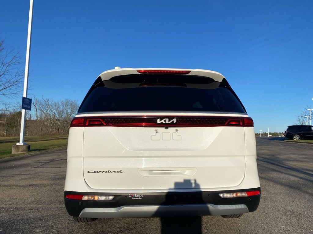 Certified 2022 Kia Carnival LX image 4
