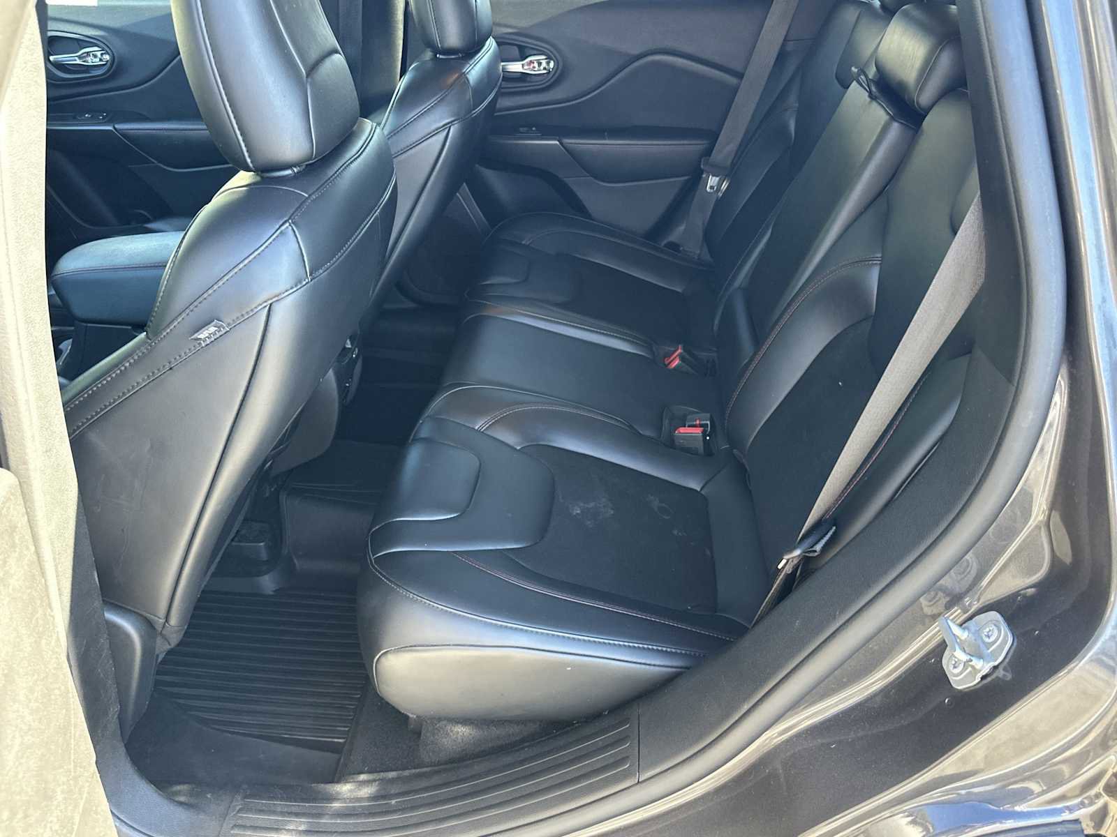 Used 2020 Jeep Cherokee Trailhawk image 20