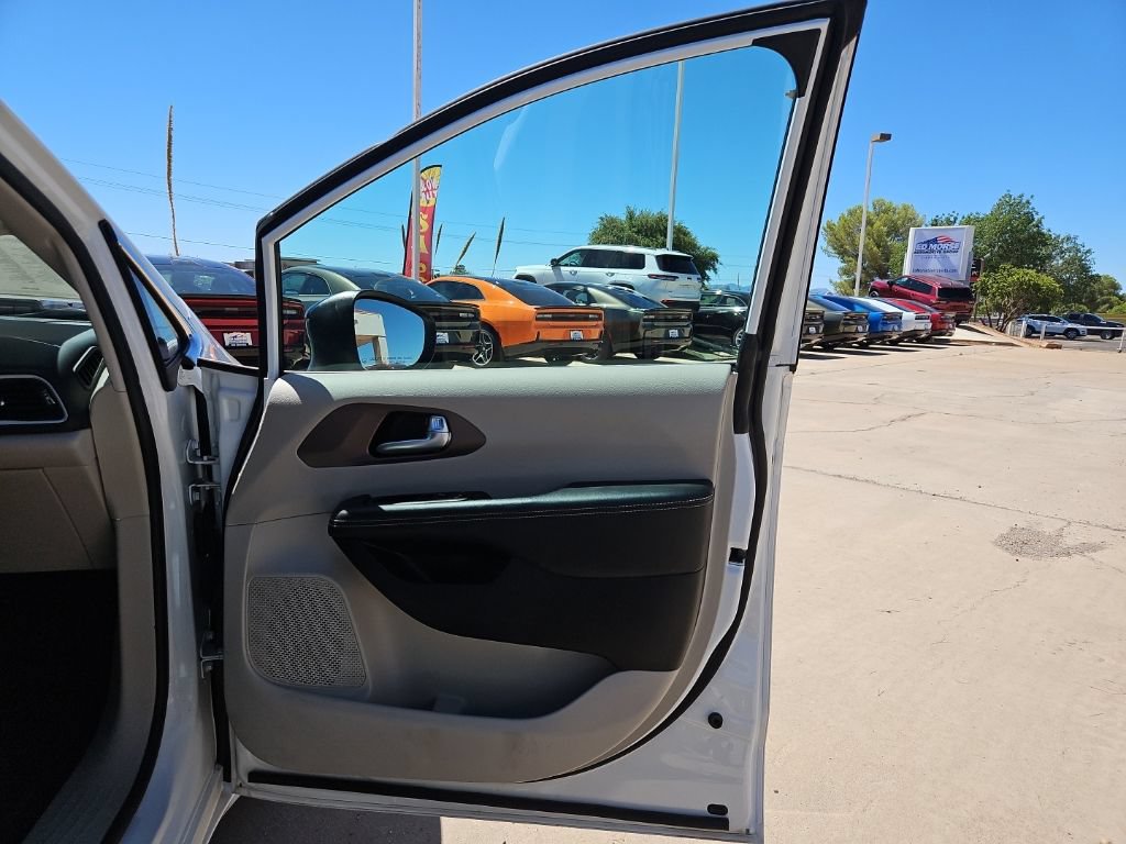 Used 2024 Chrysler Voyager LX FWD image 12