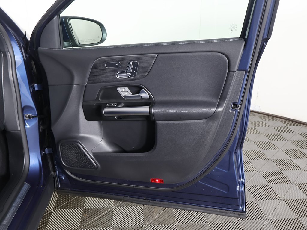 Used 2023 Mercedes-Benz GLA 250 4MATIC w/ Premium Package image 21