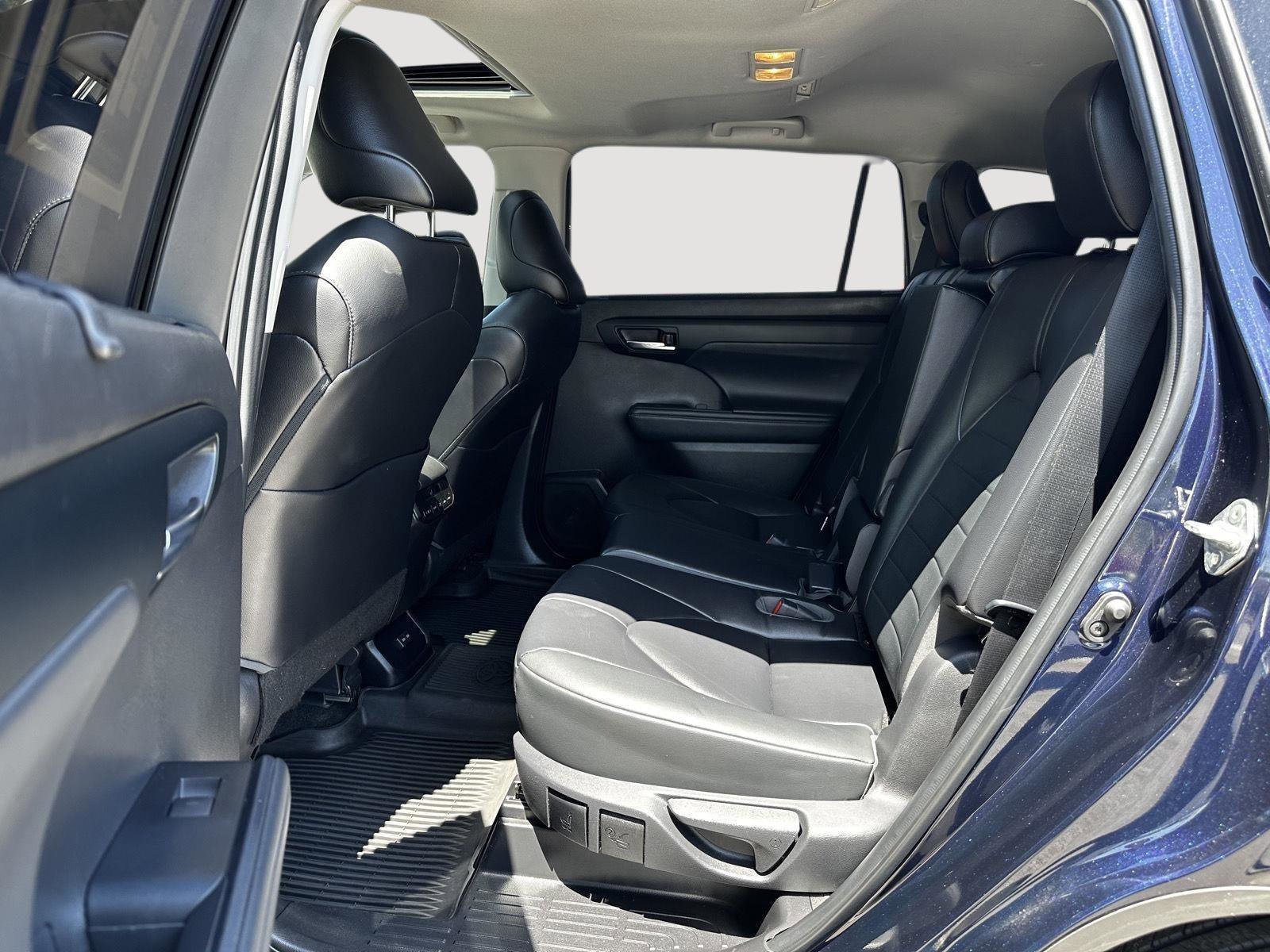 Used 2023 Toyota Highlander XLE FWD image 21