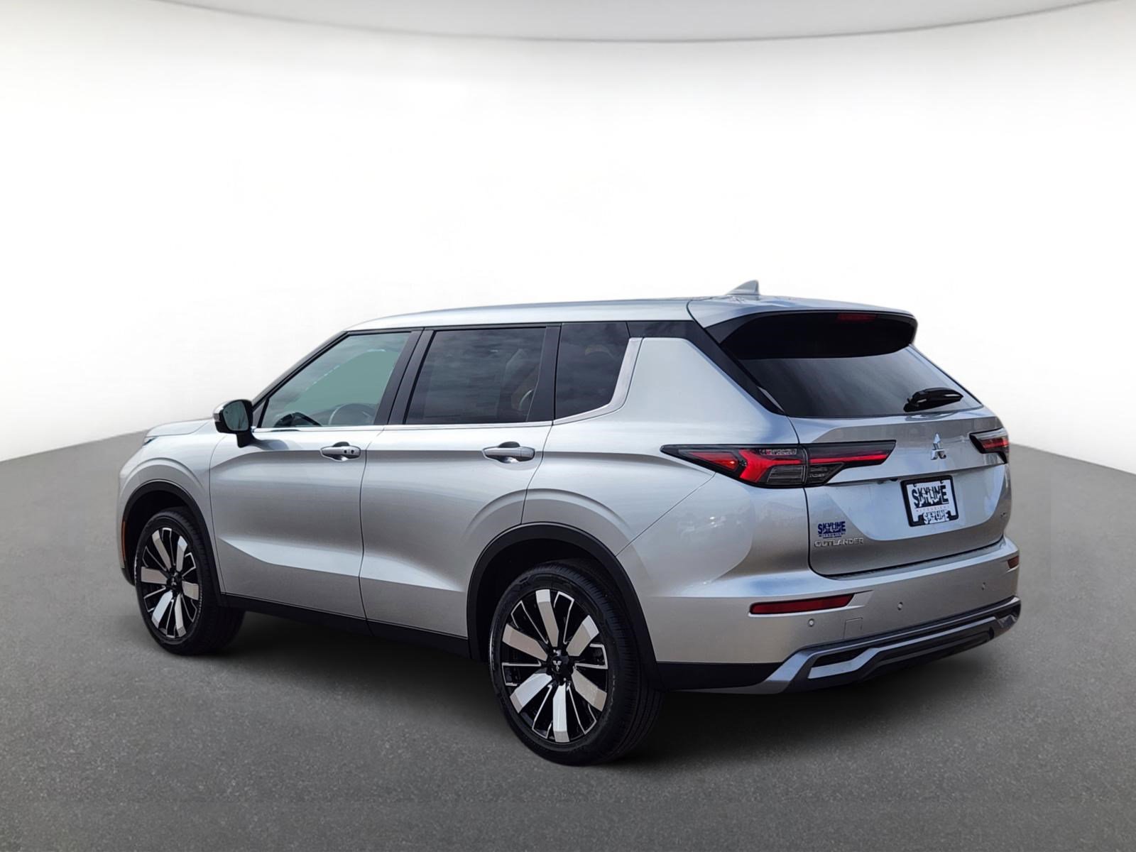 New 2026 Mitsubishi Outlander SE image 4
