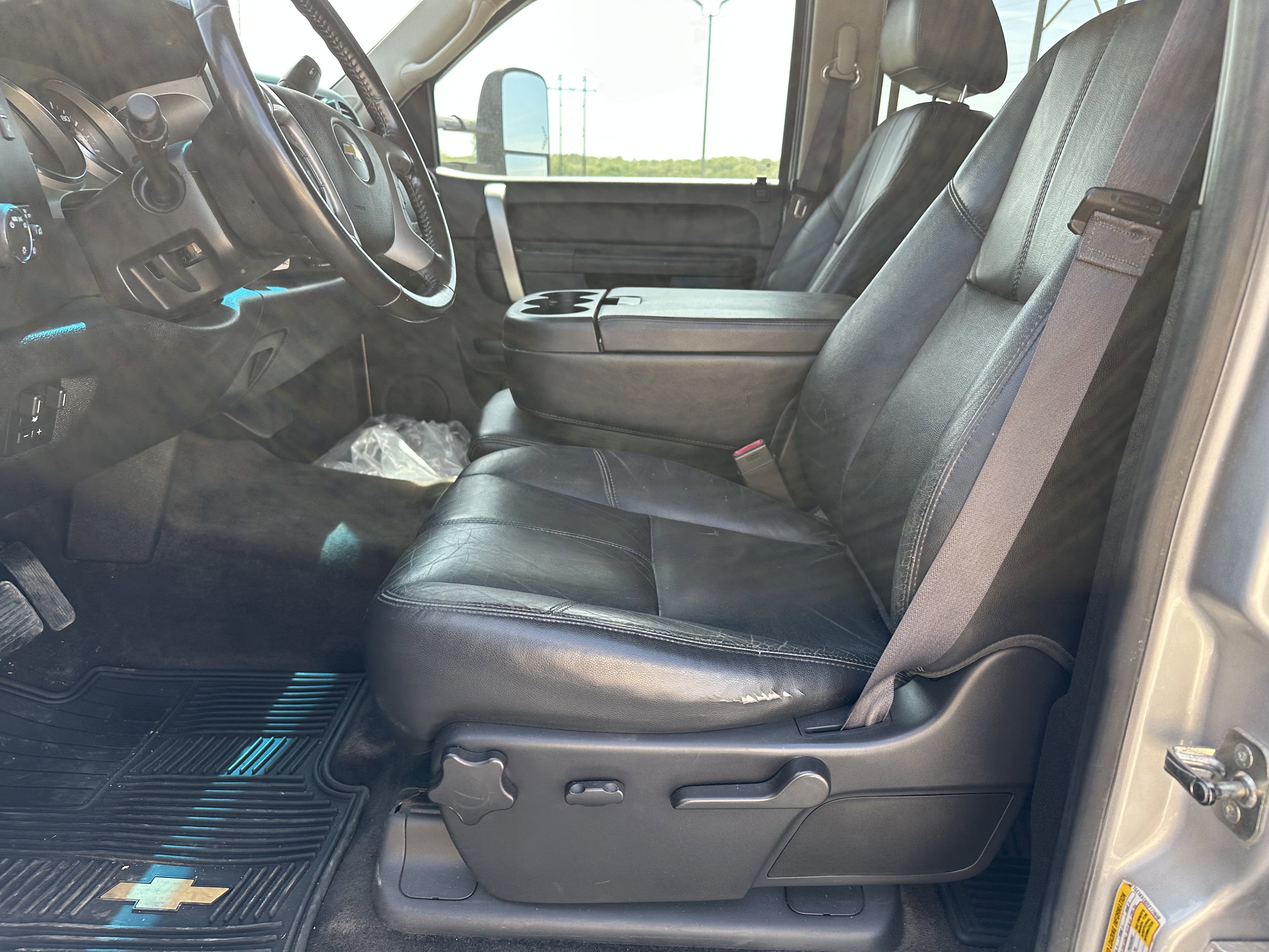 Used 2014 Chevrolet Silverado 2500 LT w/ Custom Sport Truck Package AWD/4WD image 12