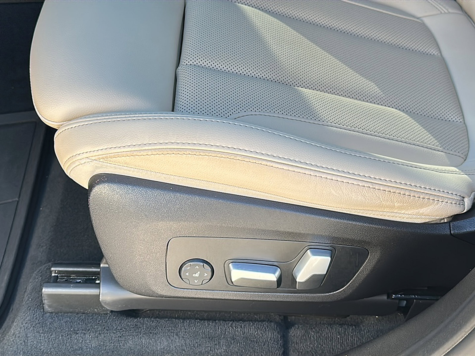 Certified 2023 BMW X3 sDrive30i w/ Premium Package image 15