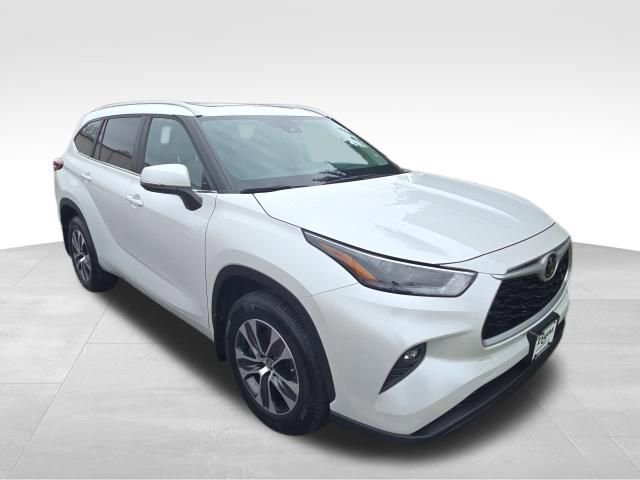 Used 2023 Toyota Highlander XLE image 9