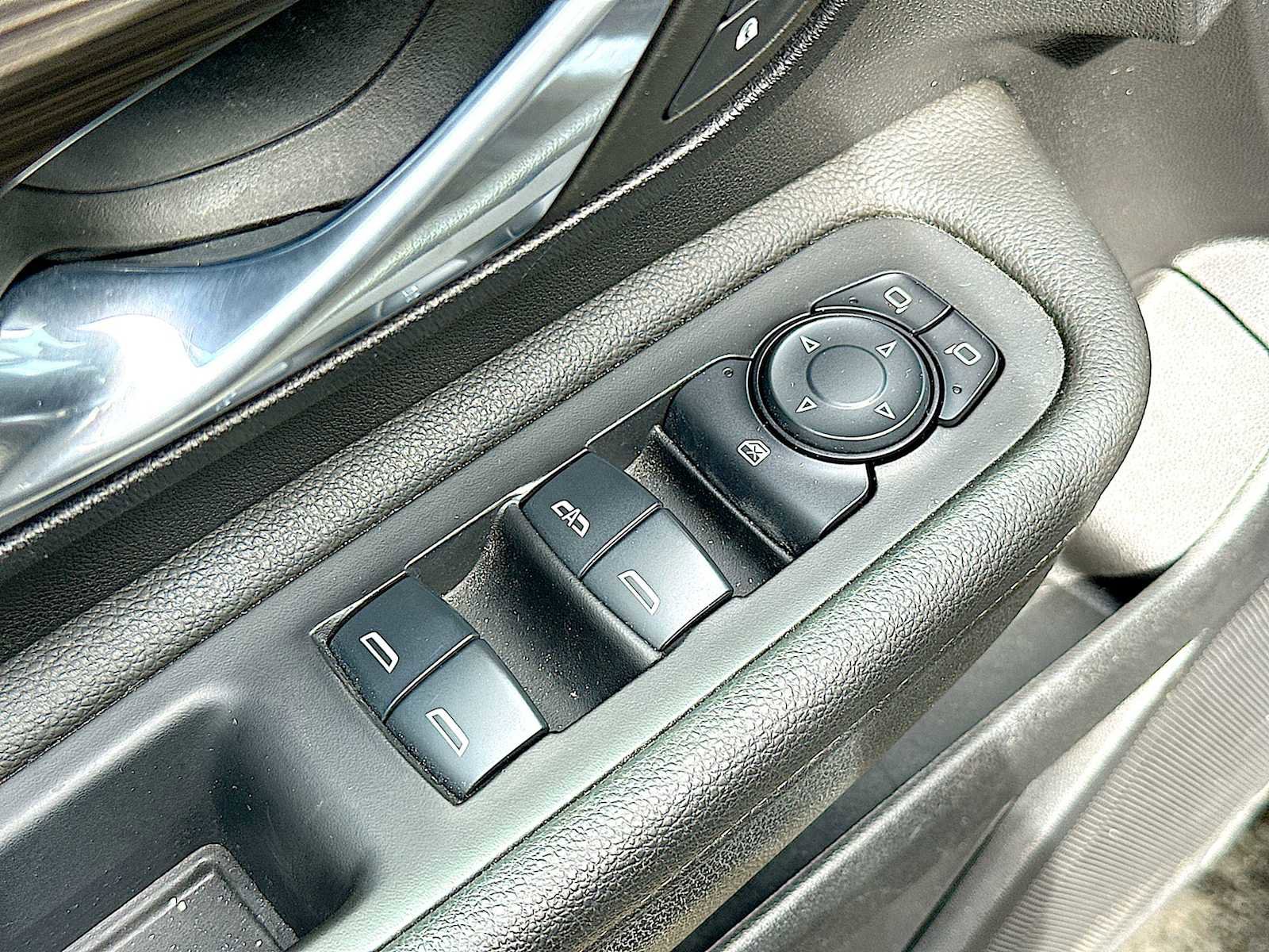 Used 2024 GMC Terrain SLE image 15