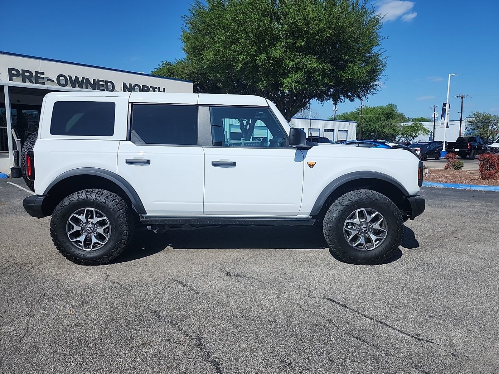 Used 2025 Ford Bronco Badlands image 2