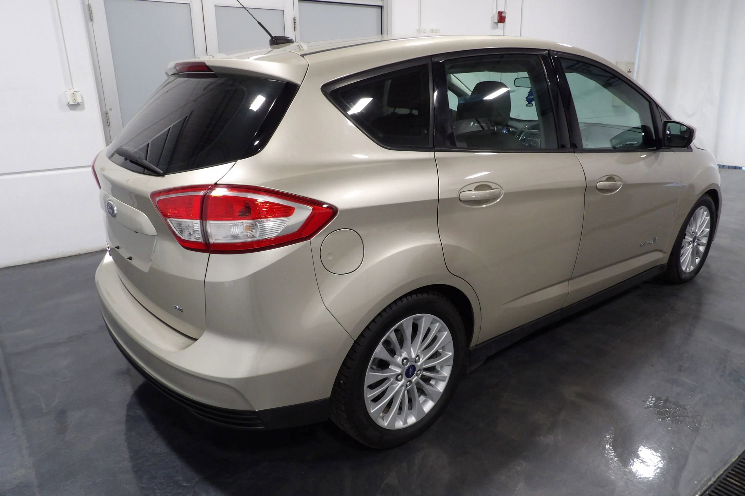Used 2017 Ford C-MAX Energi SE image 4