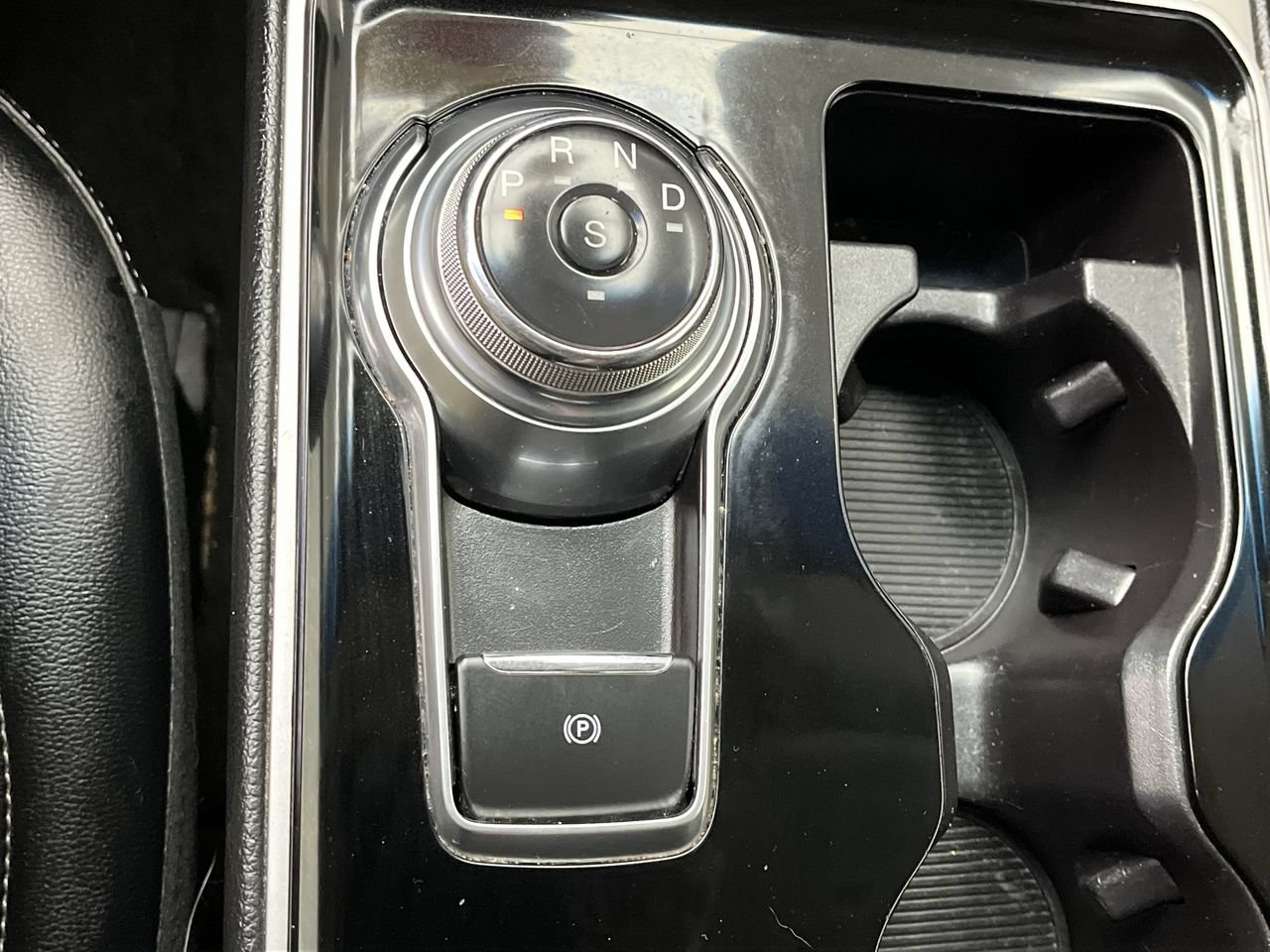 Used 2019 Ford Edge SEL w/ Cold Weather Package AWD/4WD image 26