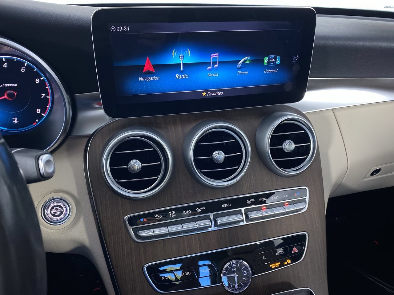 Used 2021 Mercedes-Benz C 300 4MATIC Sedan image 5