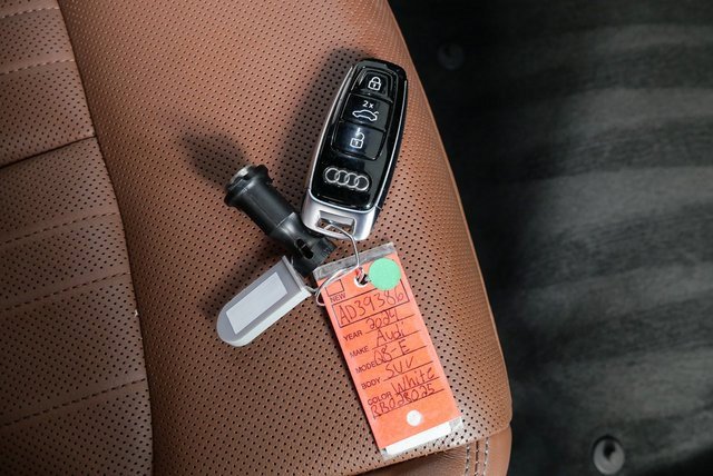 Used 2024 Audi Q8 e-tron Premium Plus image 38