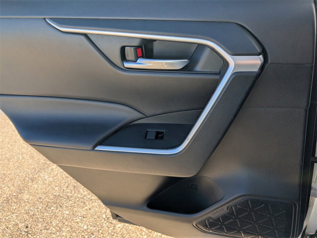 Used 2021 Toyota RAV4 XLE image 29