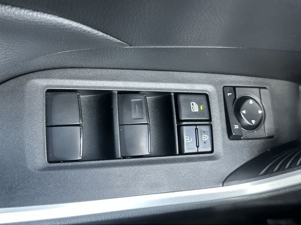 Used 2023 Toyota RAV4 LE AWD/4WD image 17