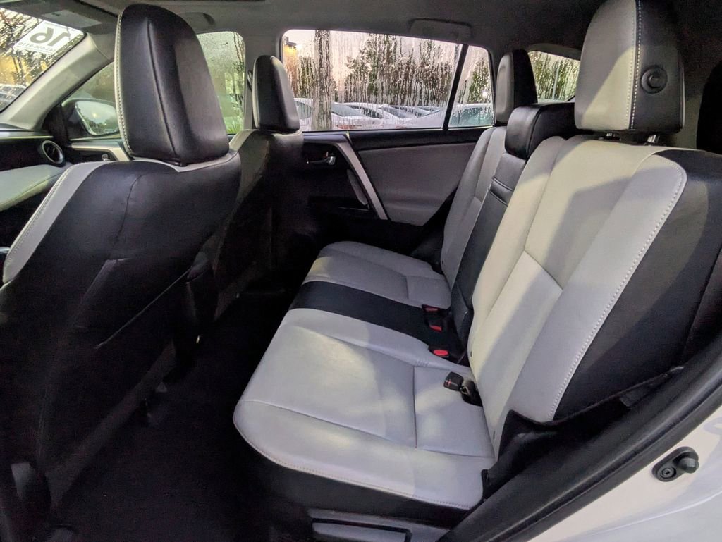 Used 2016 Toyota RAV4 Limited image 15