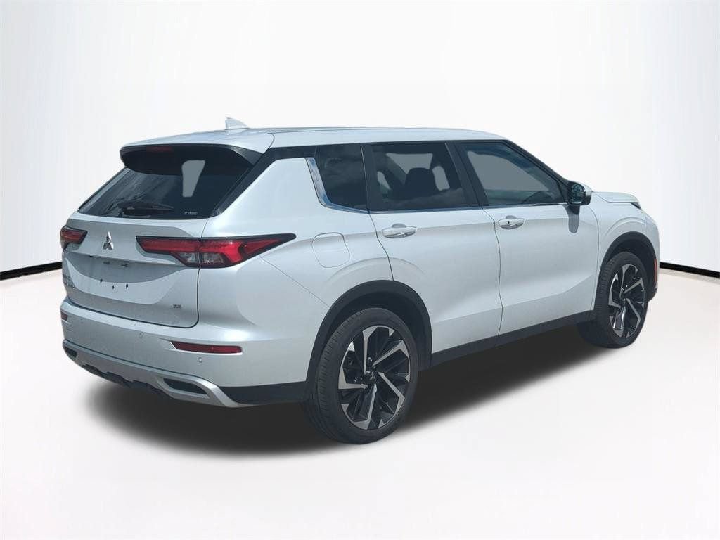 Used 2024 Mitsubishi Outlander SE Black Edition AWD/4WD image 5