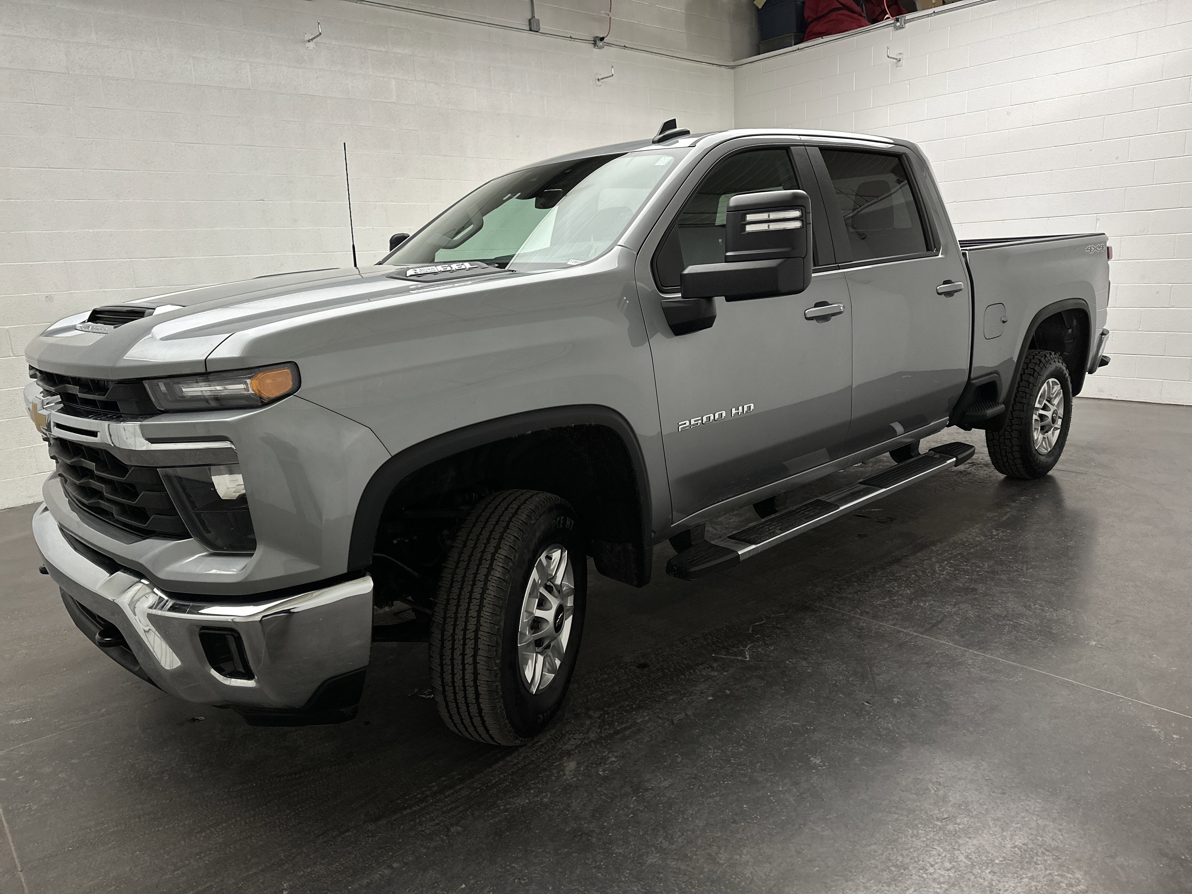 Used 2025 Chevrolet Silverado 2500 LT w/ Convenience Package image 4