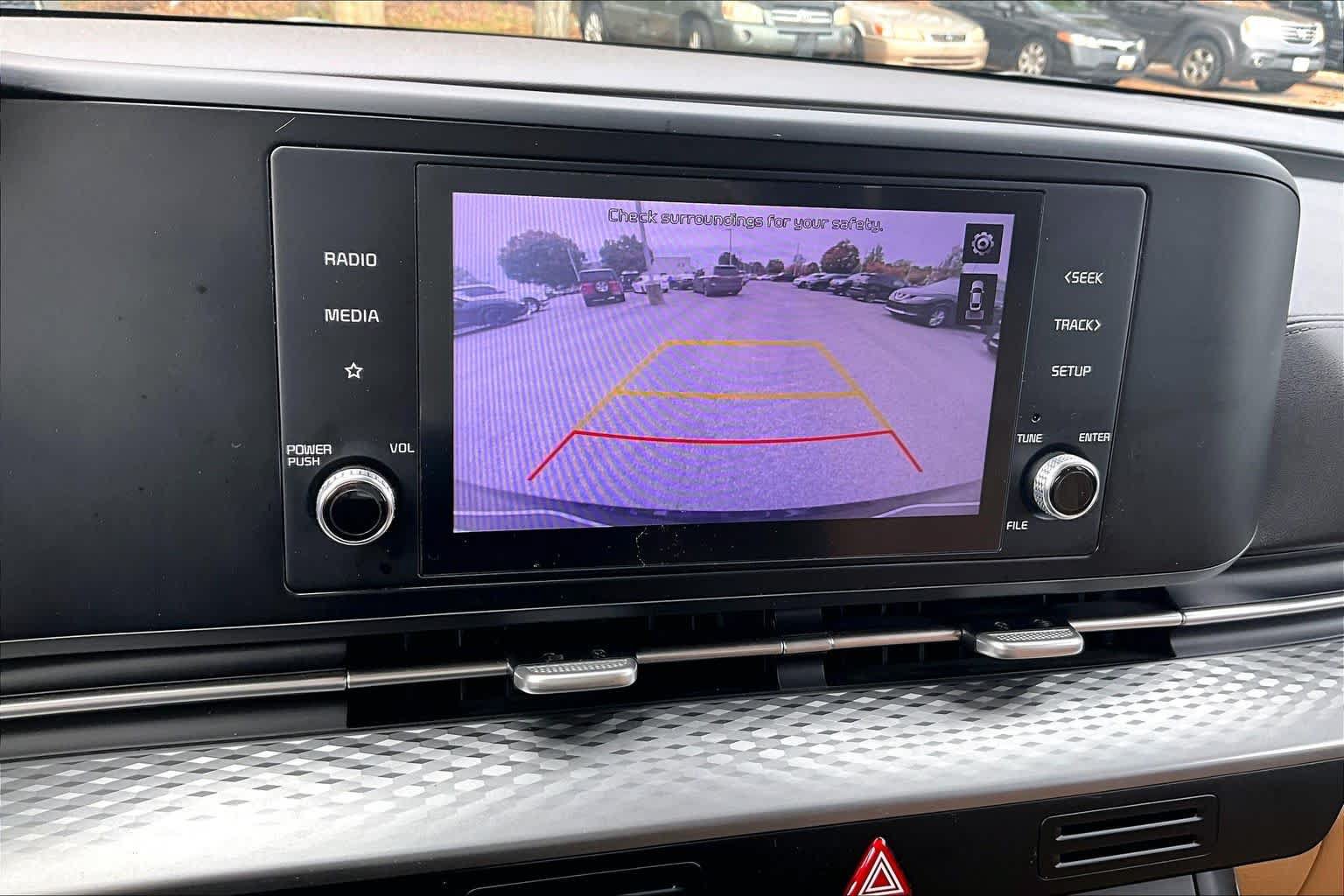 Used 2022 Kia Carnival LX FWD image 25