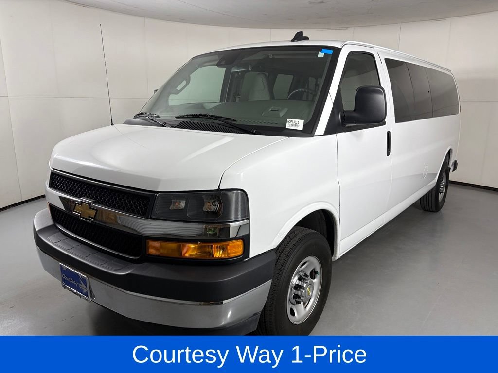 Used 2024 Chevrolet Express 3500 LT w/ LT Preferred Equipment Group RWD image 5