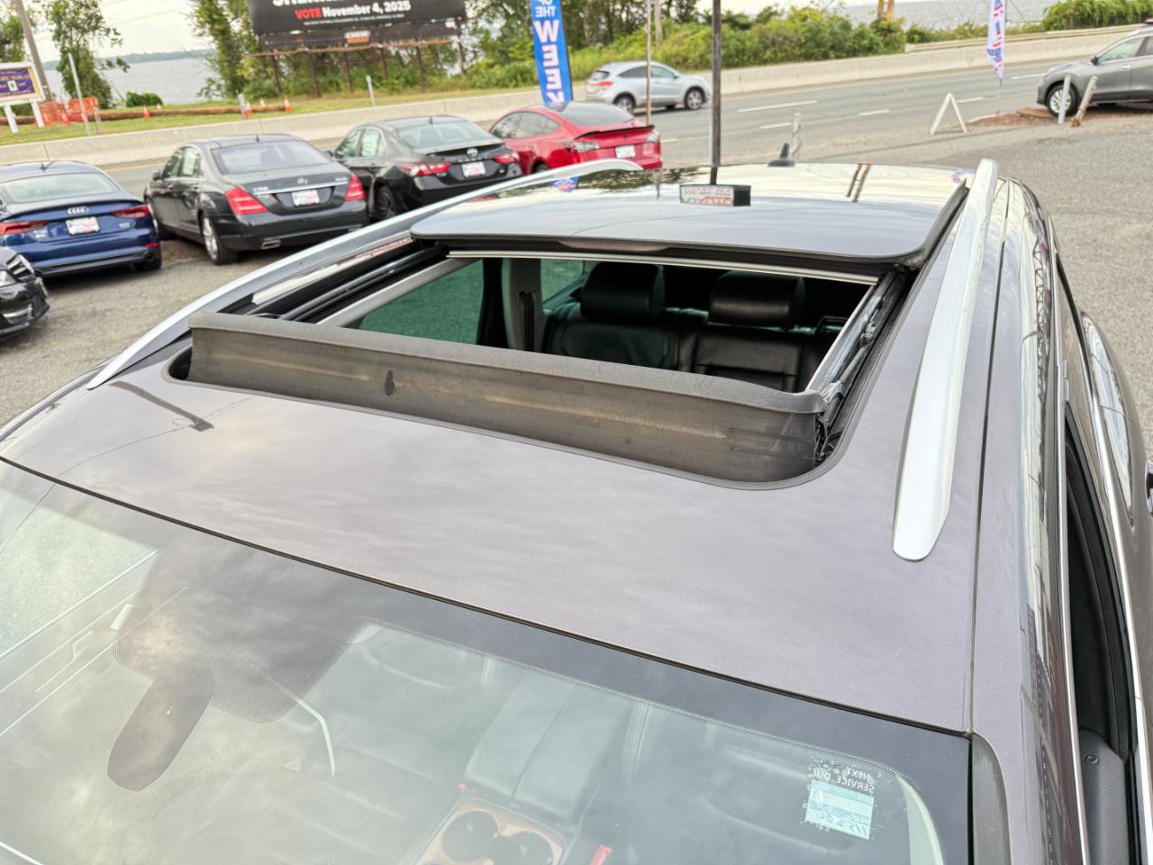 Used 2012 Volkswagen Touareg VR6 image 83