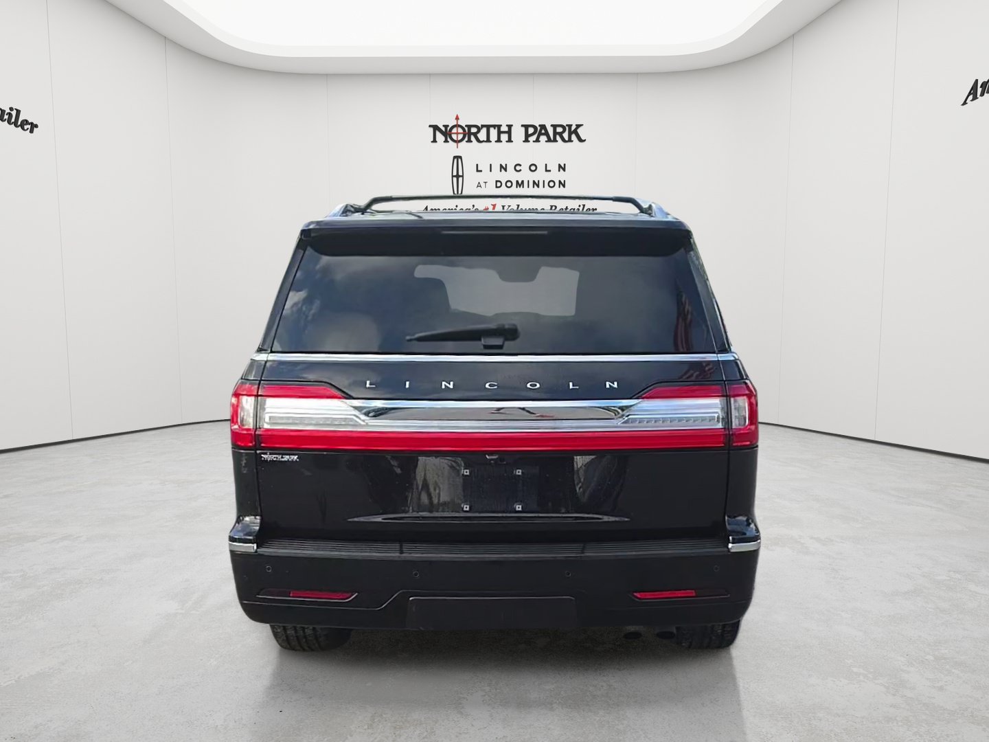 Used 2021 Lincoln Navigator Reserve w/ Luxury Package RWD image 4