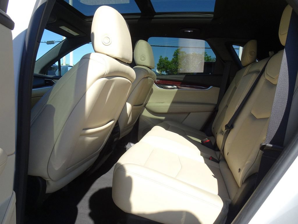 Used 2017 Cadillac XT5 Luxury w/ Driver Awareness Package FWD image 15