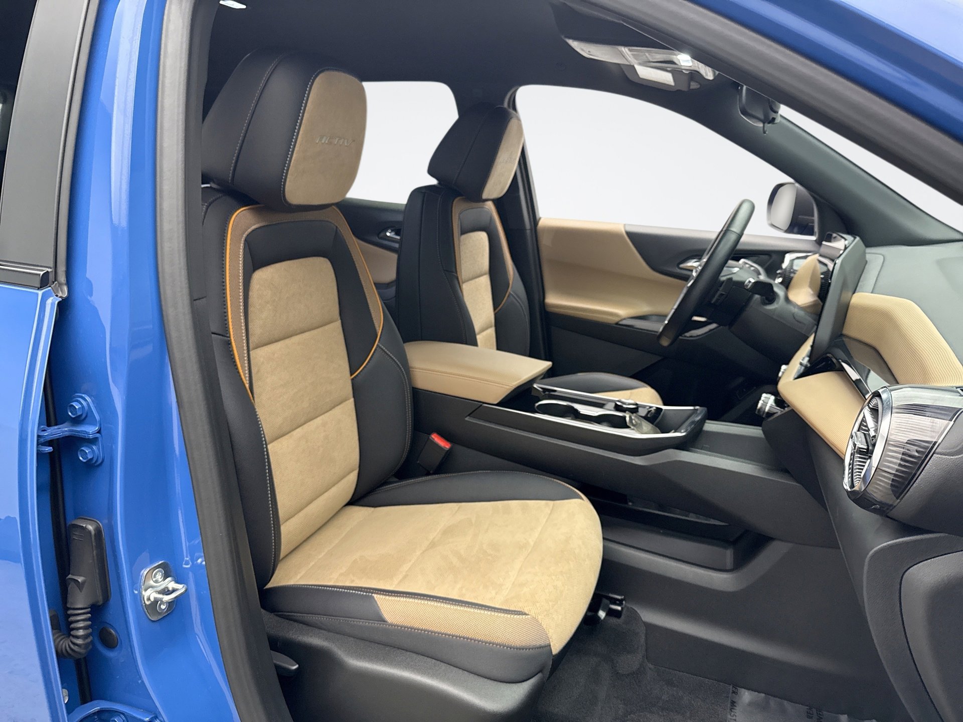 Used 2025 Chevrolet Equinox ACTIV w/ LPO, Floor Liner Package image 17