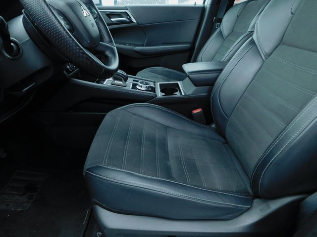 Used 2024 Mitsubishi Outlander SE image 27