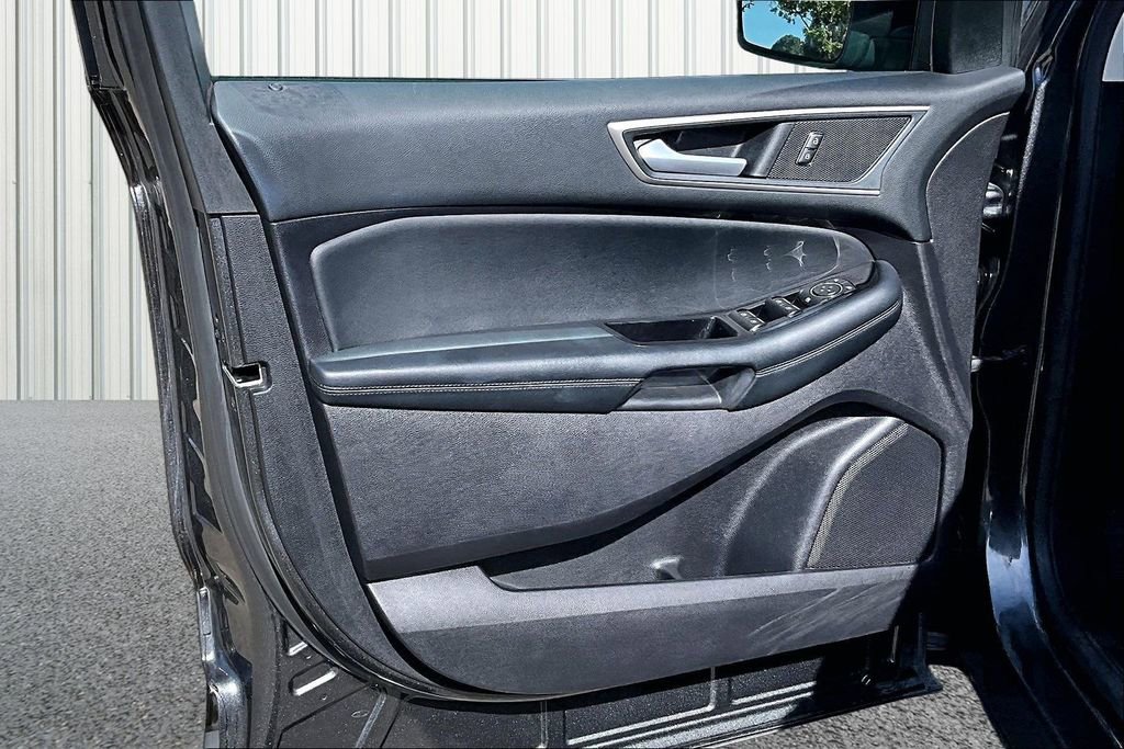 Used 2020 Ford Edge SEL w/ Convenience Package image 16