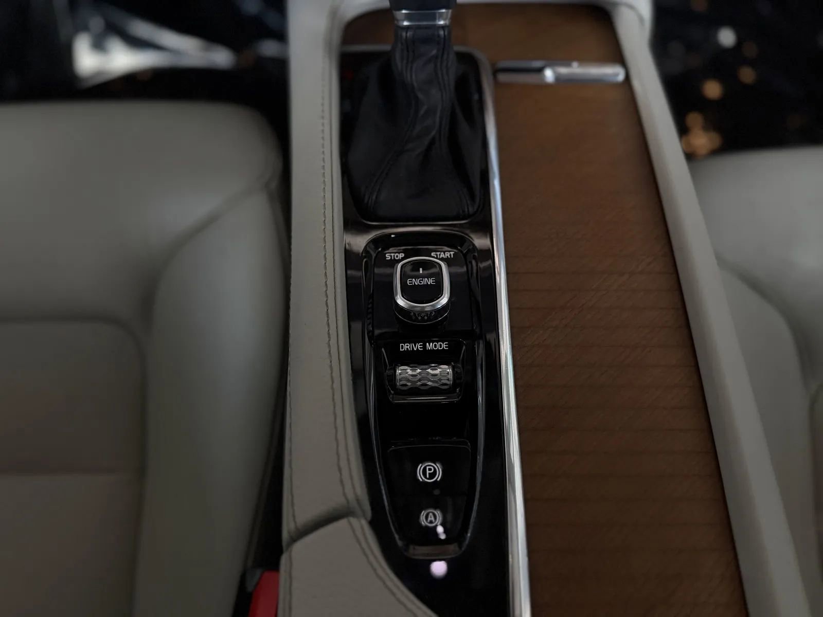 Used 2016 Volvo XC90 T6 Momentum image 35