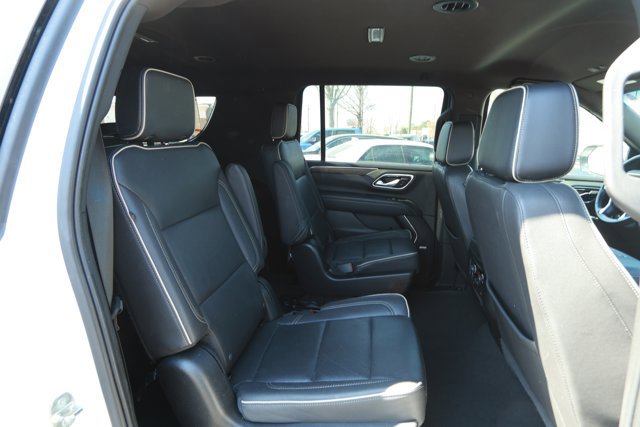 Used 2023 Chevrolet Suburban Premier image 30