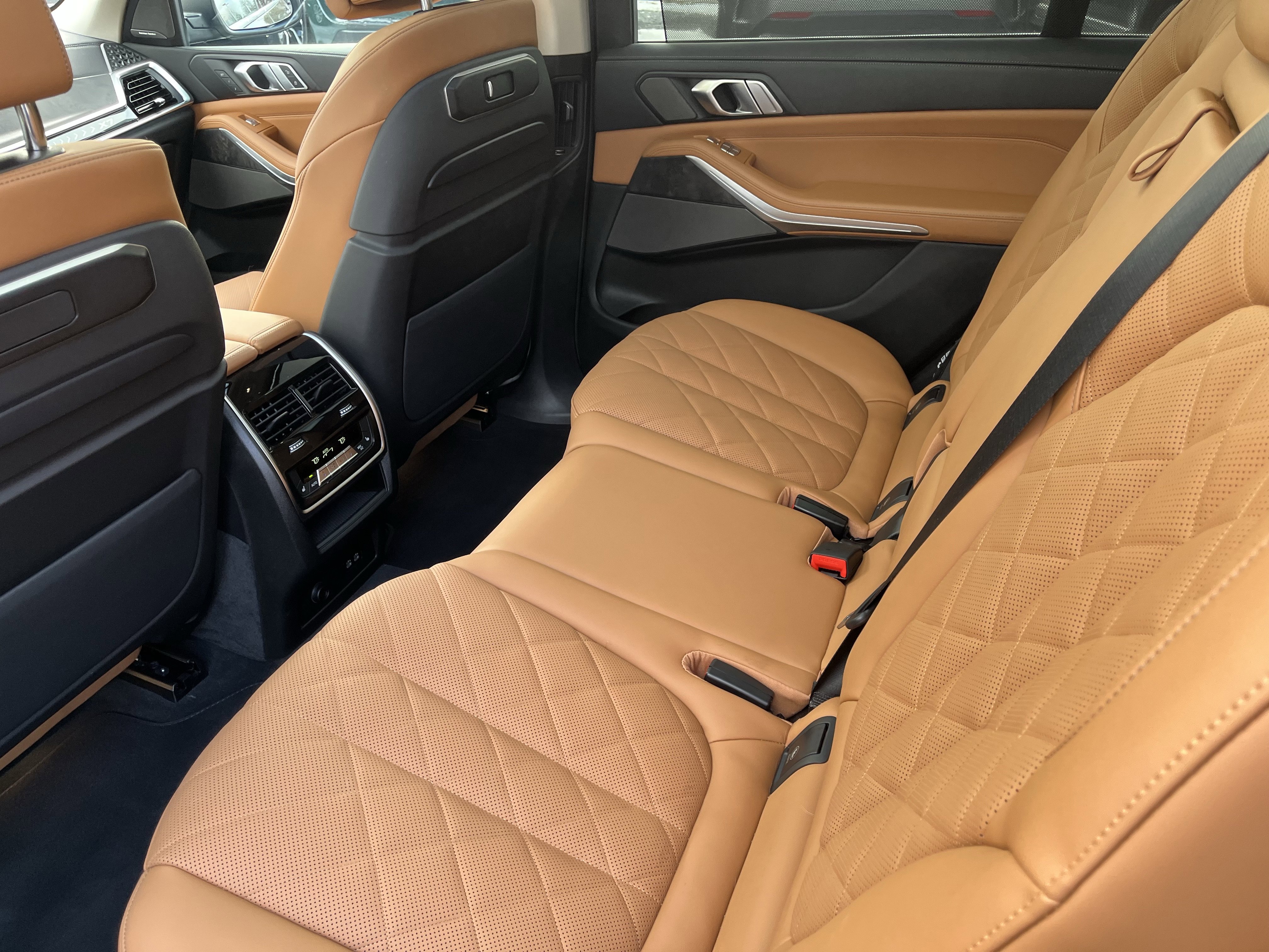 Certified 2025 BMW X7 xDrive40i w/ Premium Package image 16