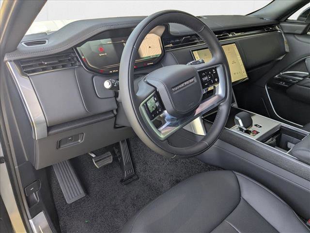 New 2025 Land Rover Range Rover SE image 3