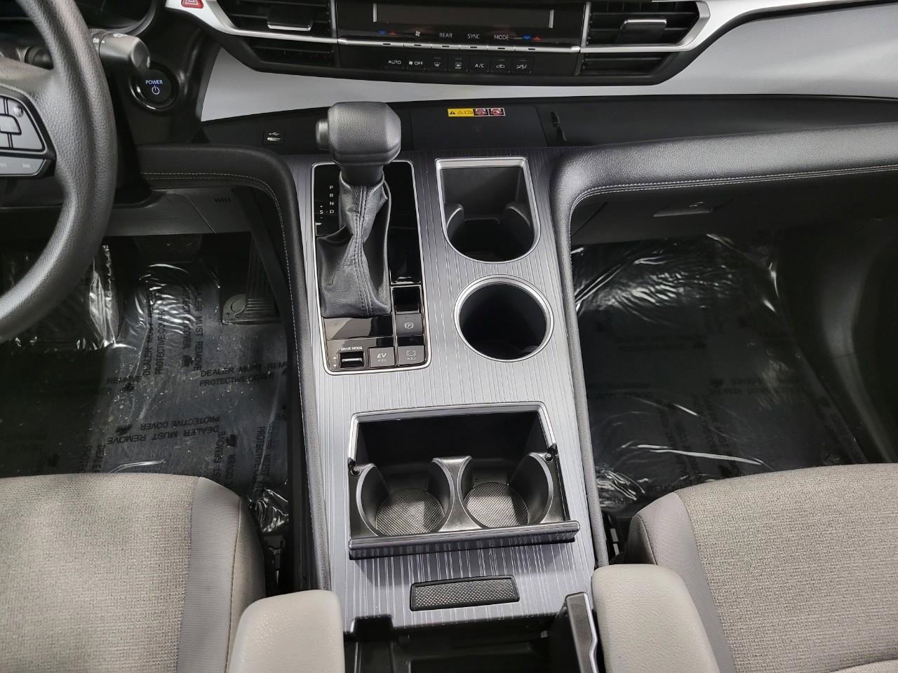 Used 2025 Toyota Sienna LE image 17