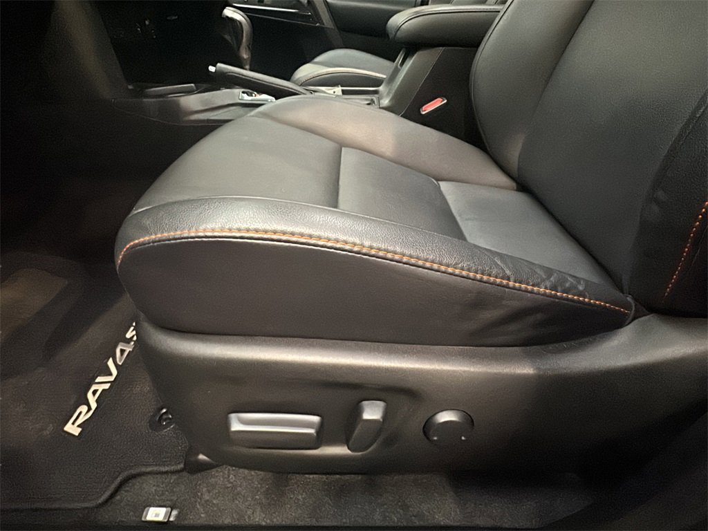 Used 2016 Toyota RAV4 SE image 10