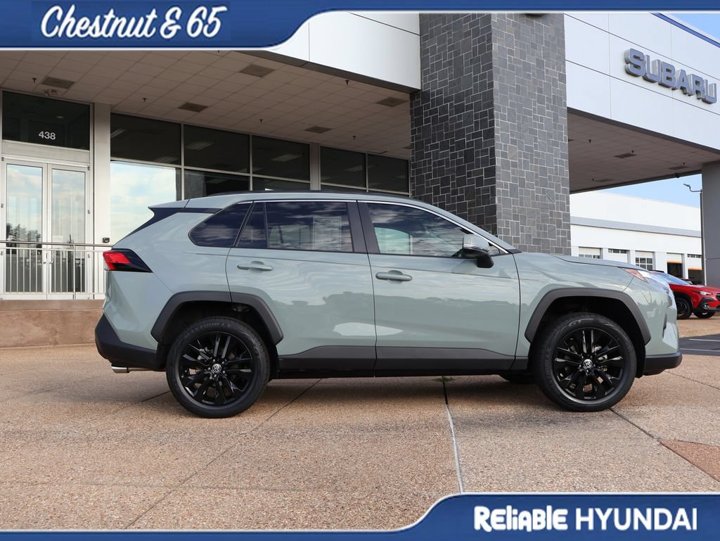 Used 2022 Toyota RAV4 XLE Premium AWD/4WD image 7