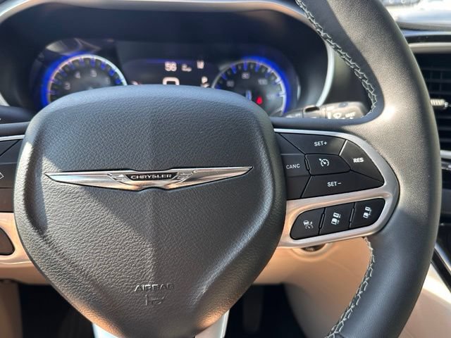 Used 2024 Chrysler Pacifica Touring-L FWD image 22