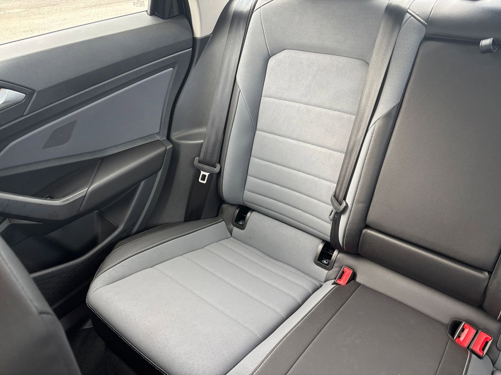 Used 2025 Volkswagen Jetta SE image 35