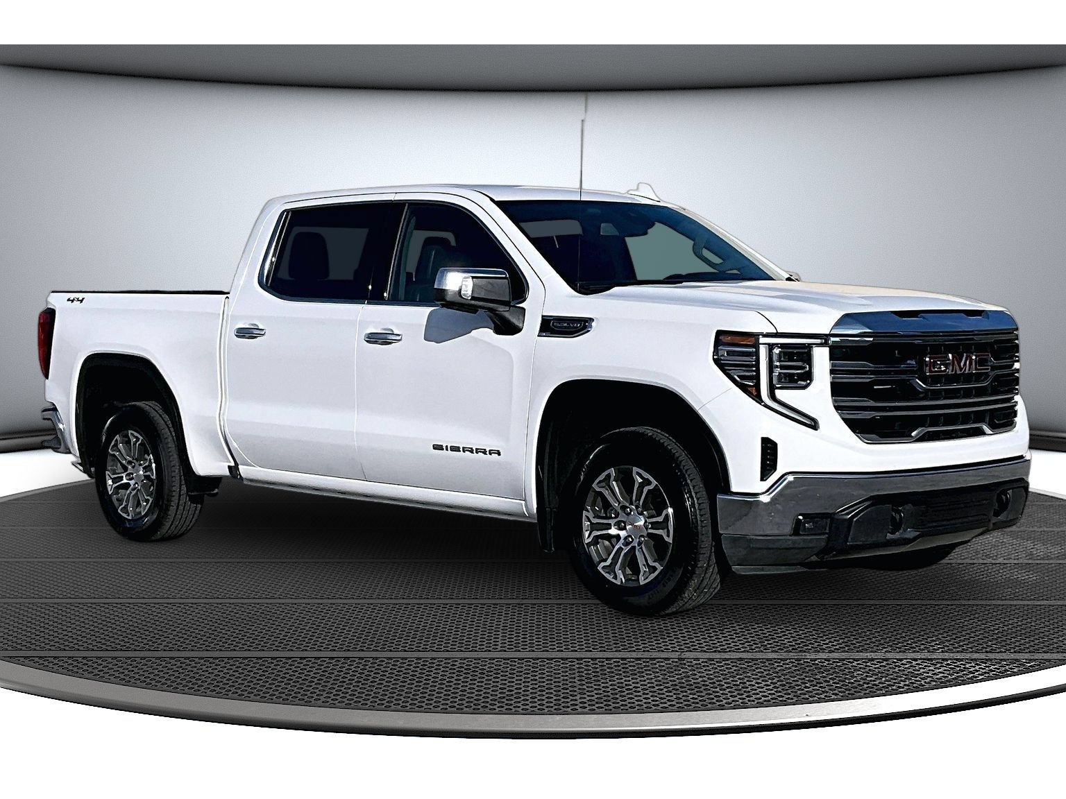 Used 2025 GMC Sierra 1500 SLT AWD/4WD image 15