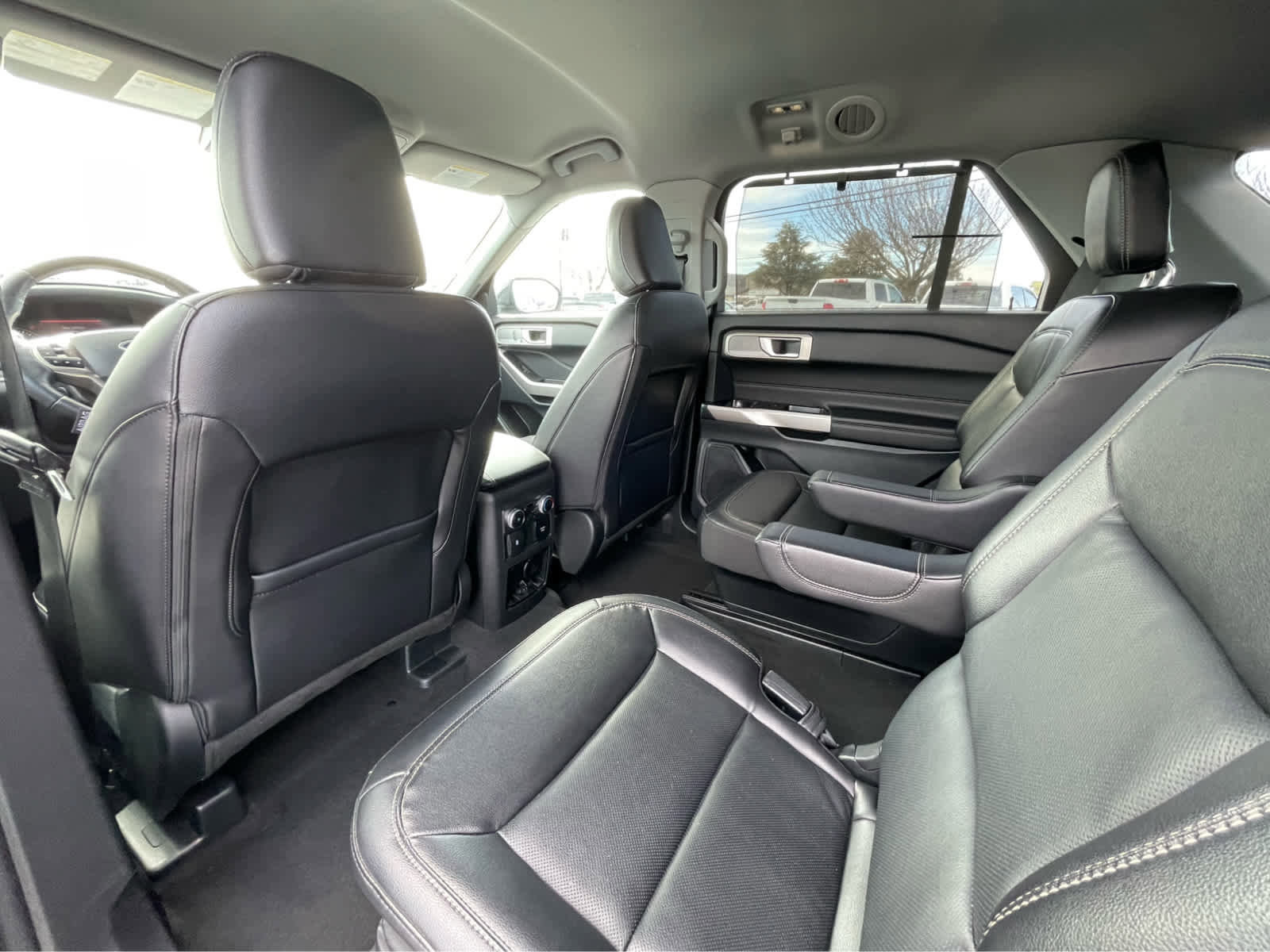 Used 2023 Ford Explorer Limited w/ Equipment Group 301A AWD/4WD image 23