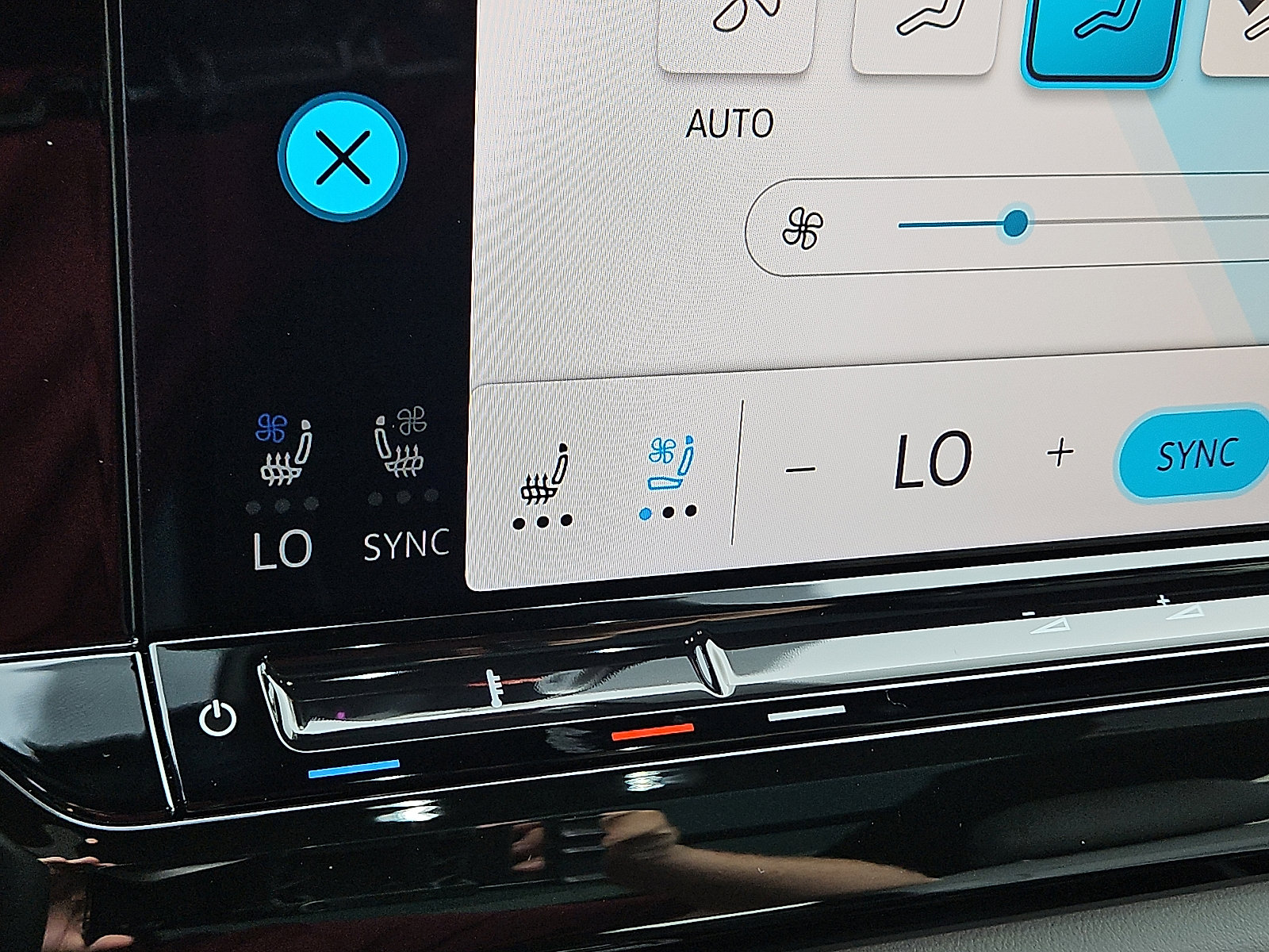 New 2026 Volkswagen Atlas Cross Sport SEL R-Line image 17