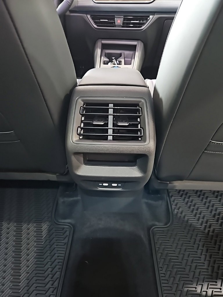 New 2026 Volkswagen Tiguan SE image 18