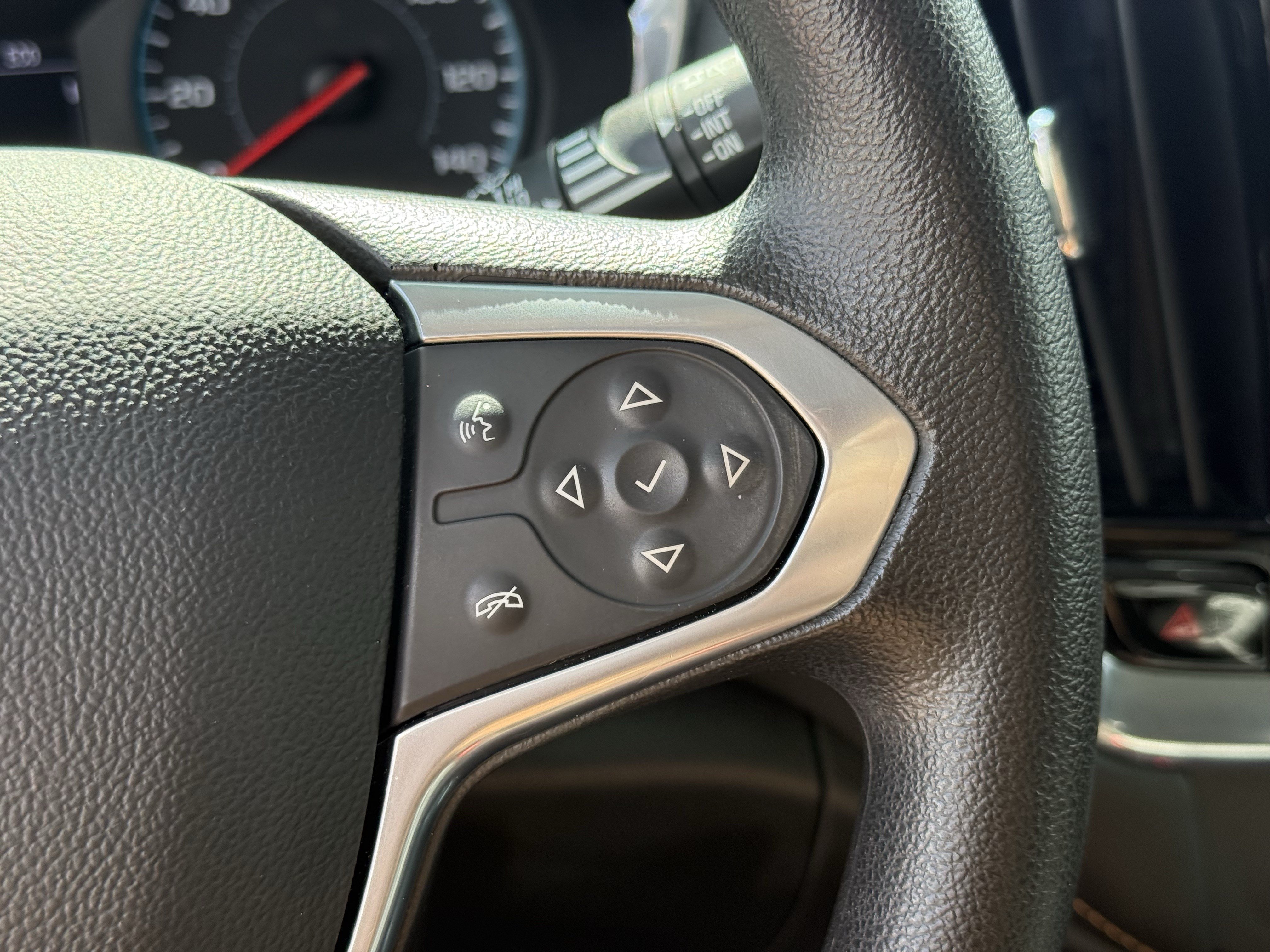 Used 2021 Chevrolet Traverse LS w/ LPO, Floor Liner Package FWD image 17