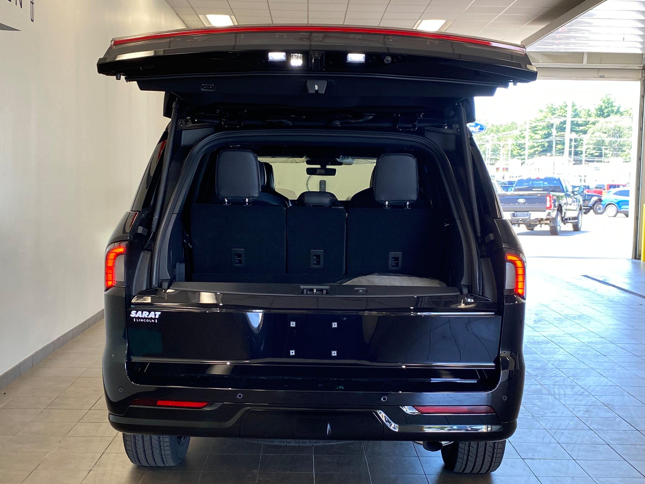 New 2027 Lincoln Navigator Black Label AWD/4WD image 7
