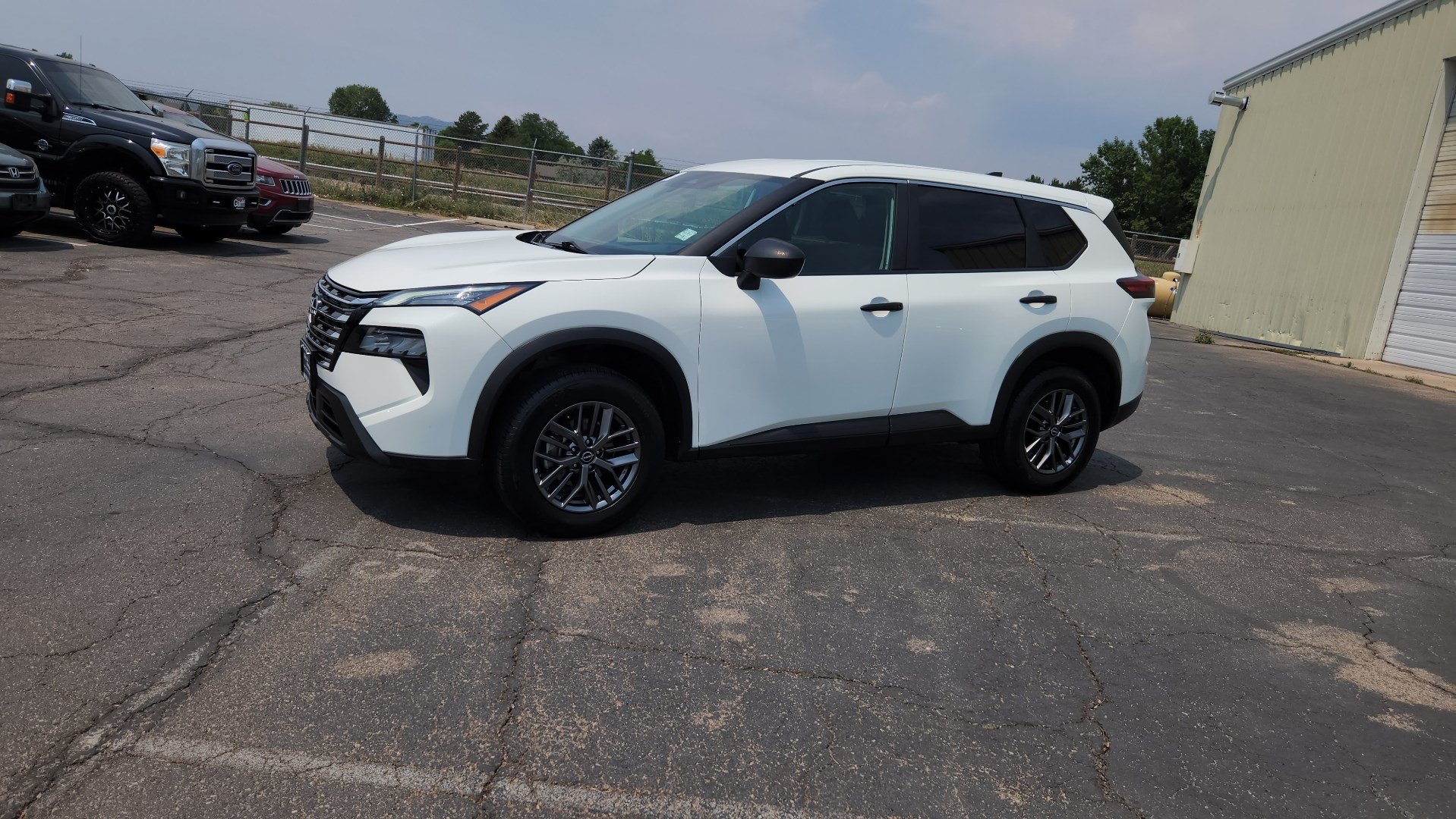 Used 2024 Nissan Rogue S AWD/4WD image 4
