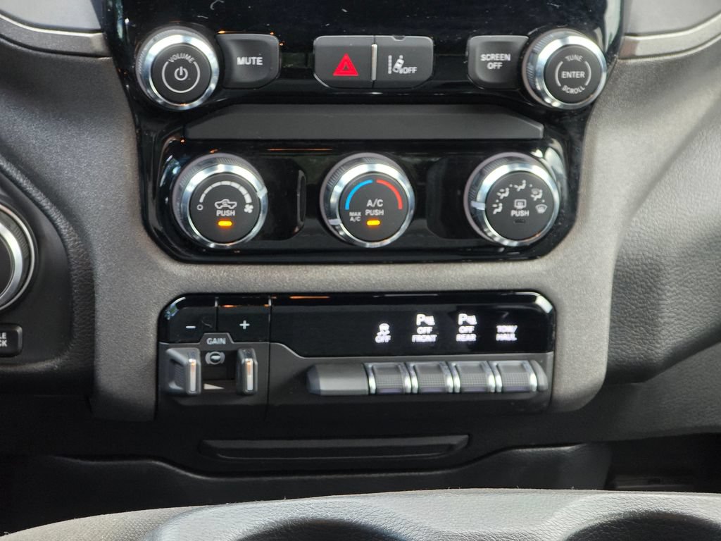Used 2025 RAM 1500 Warlock AWD/4WD image 34