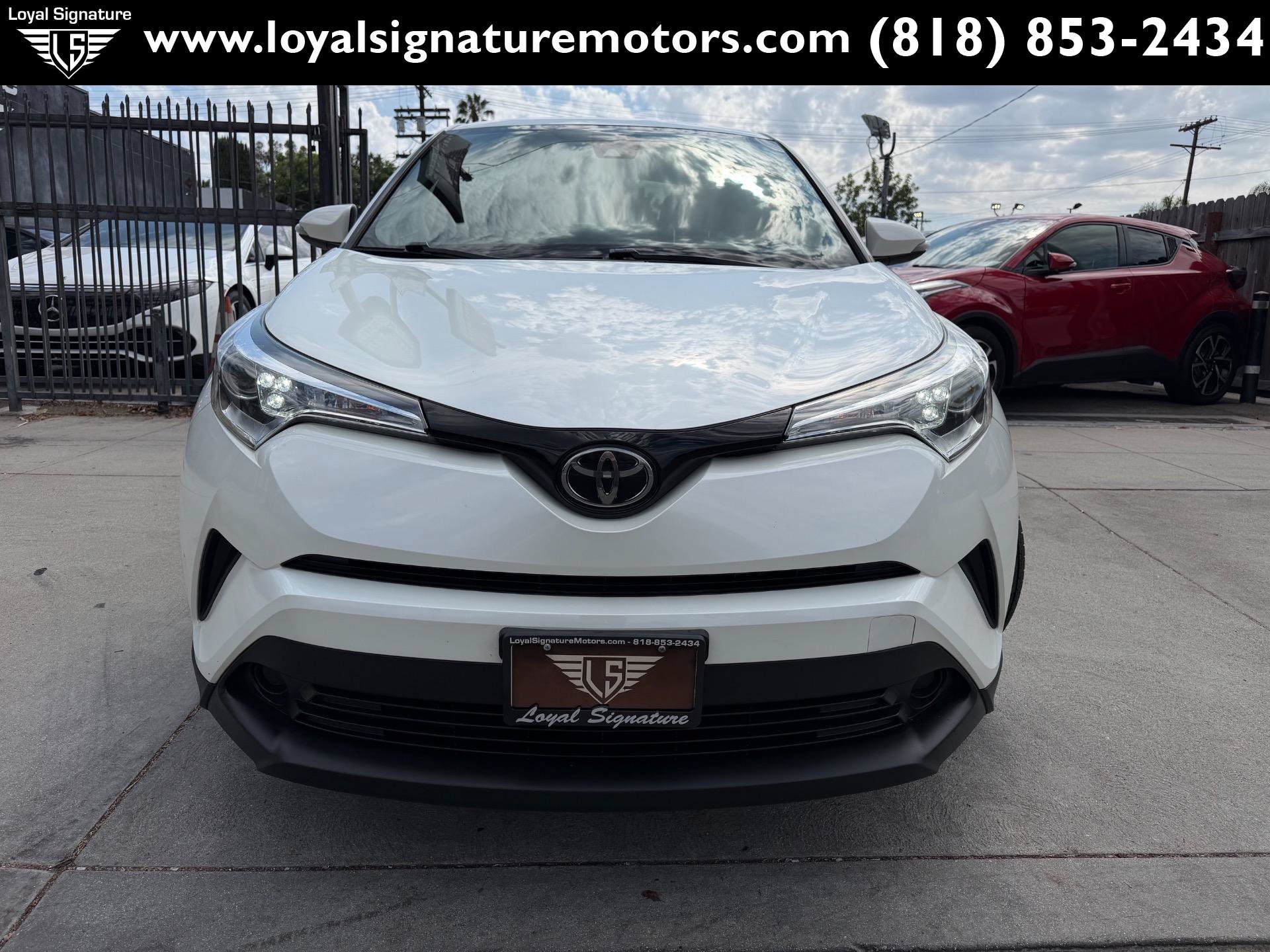 Used 2019 Toyota C-HR XLE FWD image 2