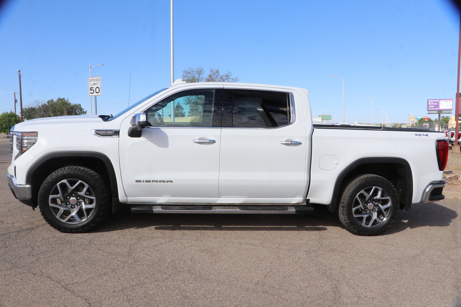 Used 2024 GMC Sierra 1500 SLT AWD/4WD image 4